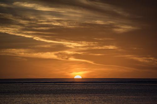 太阳下山怎么发微信朋友圈 关于看夕阳西下的心情句子(精选15句)