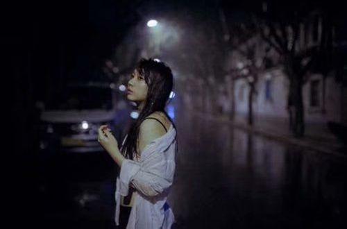 女生超伤感个性签名 东京下雨 淋湿巴黎
