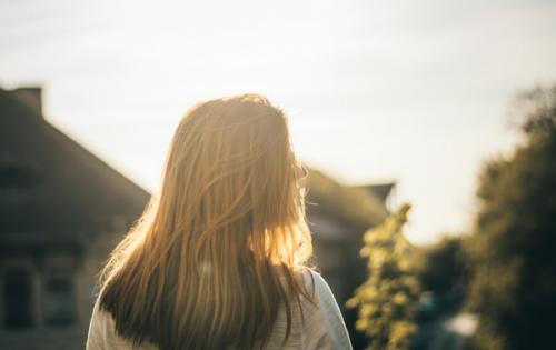 装嫩的说说 形容女人装嫩的句子